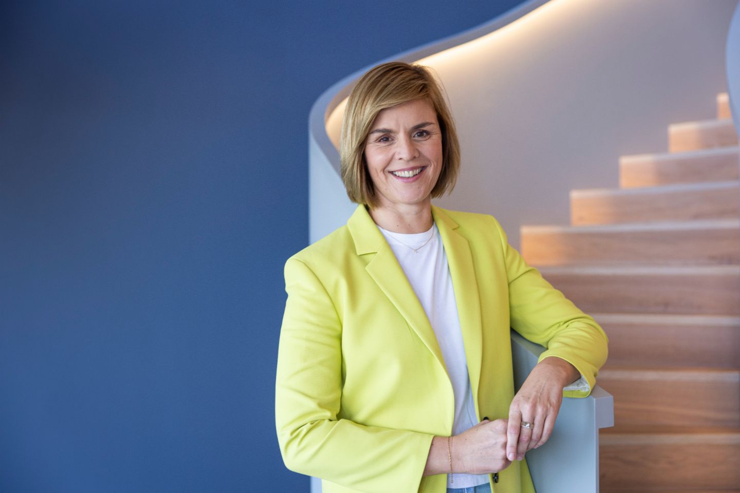 Porträt von Dr. Eva Griewel, CFO der EOS Gruppe