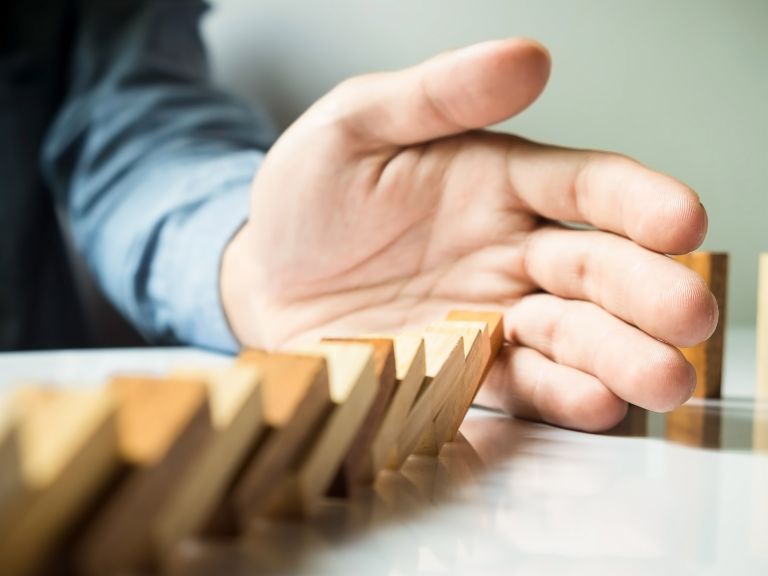 Grund für den Kollaps von Banken: fehlende Bonitätsprüfungen für Darlehensvergaben.