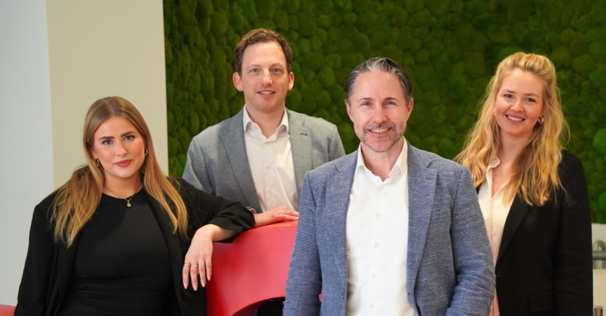 Marwin Ramcke, CEO der EOS Gruppe, mit Frederike Naeve, Christian Emus und Jule Terörde vom CR- und ESG-Team.