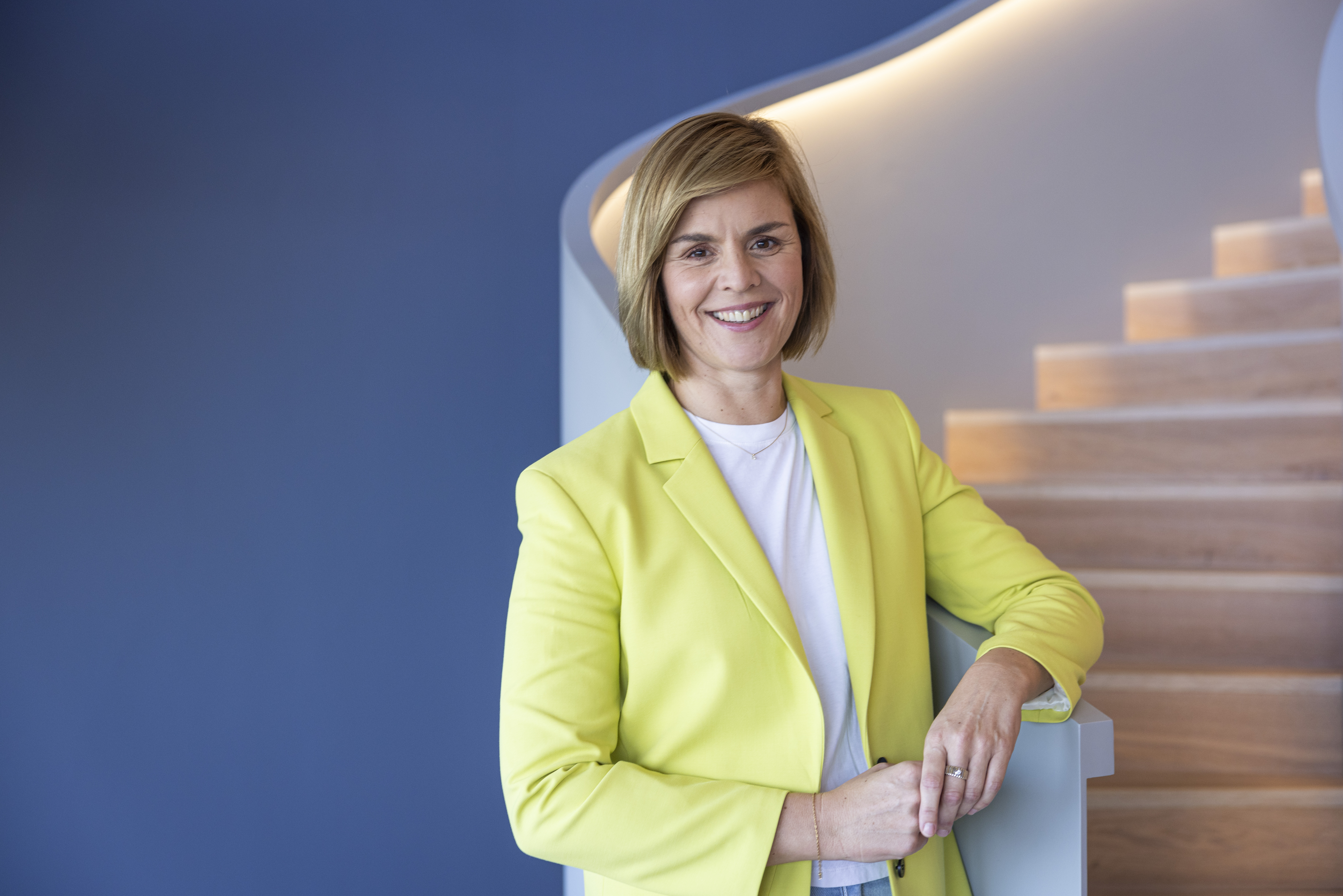 Porträt von Dr. Eva Griewel, CFO der EOS Gruppe