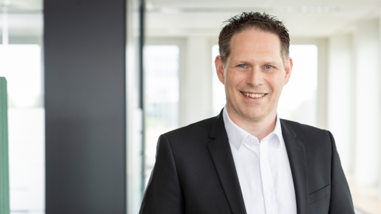 Michael Hoppe, Director of Business Strategy Management at EOS Deutscher Inkasso-Dienst and honorary member of the executive committee of the Federal Association of German Debt Collection Companies (BDIU).