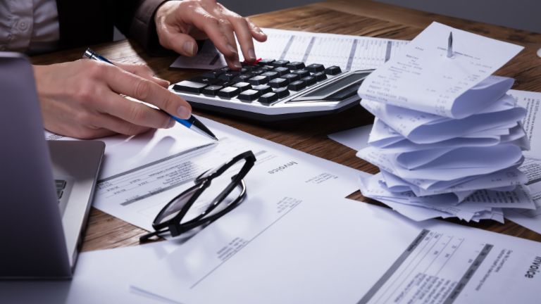 Ein digitales Mahnwesen ermöglicht es den Unternehmen schneller und effizienter zu arbeiten als die altmodischen Briefe. 