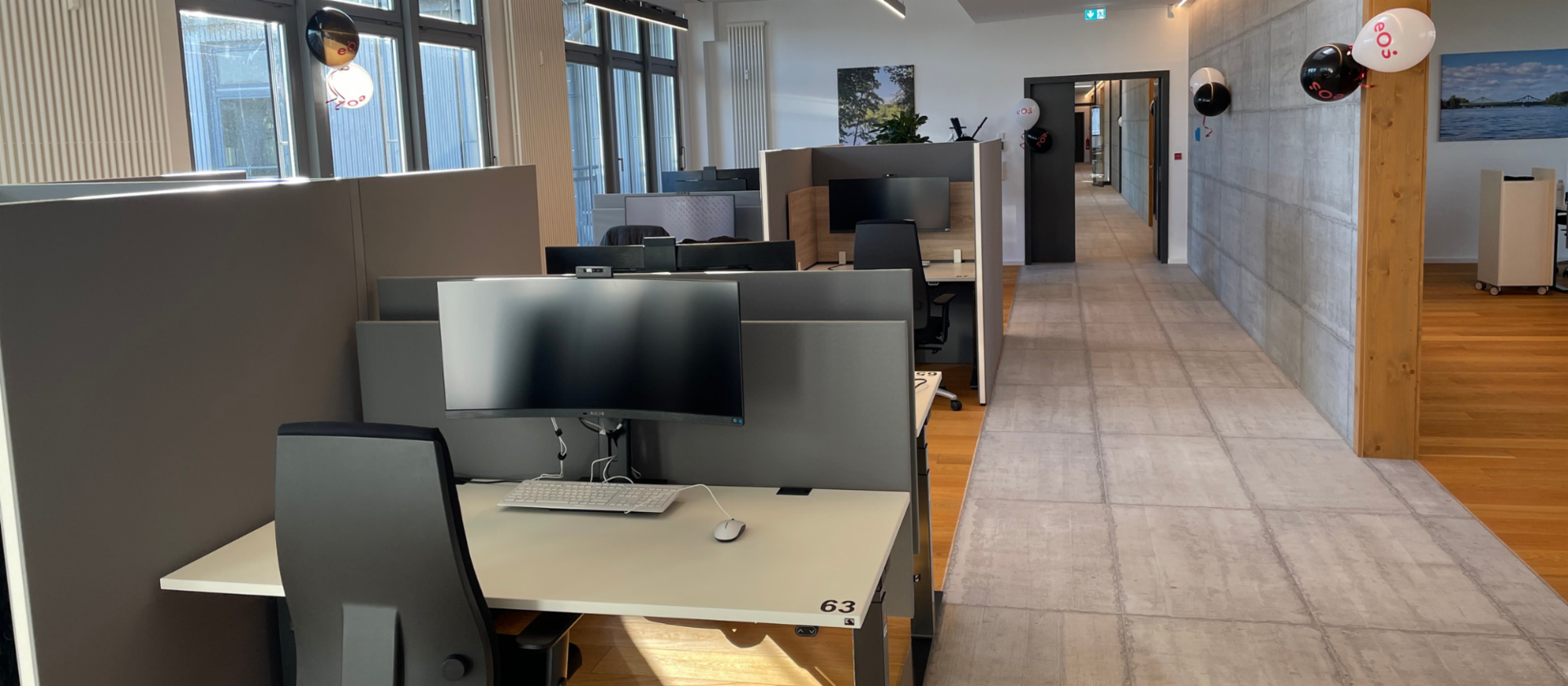 In the new EOS Berlin location there are 116 modern workstations available, which are used on a desk-sharing basis