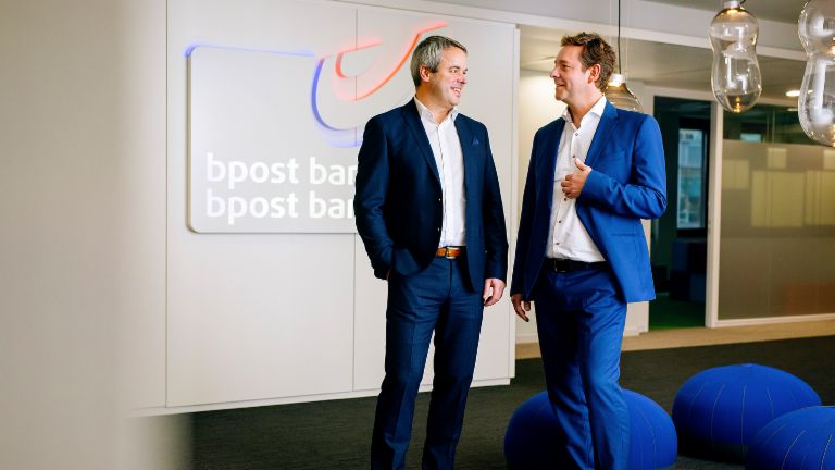 Ivan Demuynck und Roel Dumont in der Brüsseler Zentrale der bpost bank.