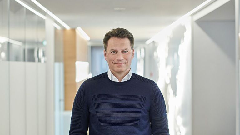 Klaus Engberding CEO der EOS Gruppe blickt optimistisch in die Zukunft.