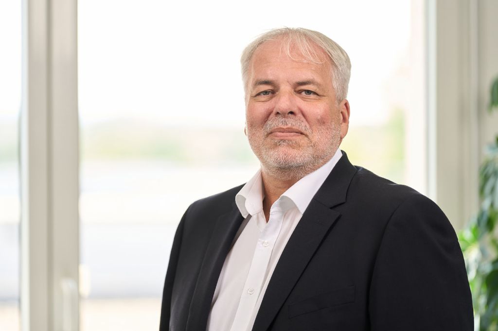 Stephn Spieckermann ist der Geschäftsführer der EOS Deutschland GmbH, B2B Geschäftsbereich